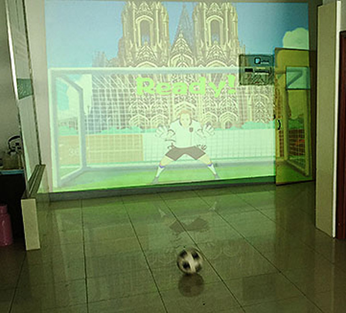 安全体验使用体感识别技术的虚拟足球射门.jpg